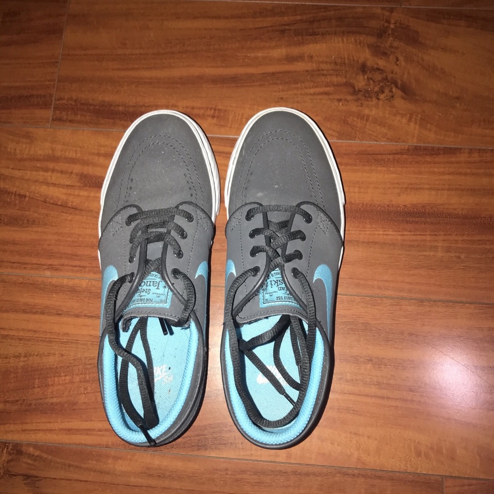 nike gray and blue sbs
